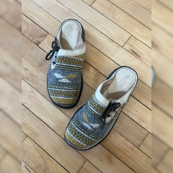 Born Shoes - Born wool leather clogs
